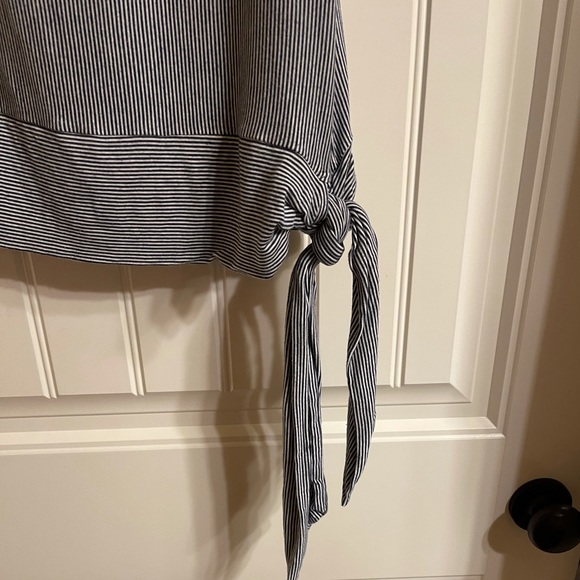 Ann Taylor- navy & white striped, sleeveless, cowl neck, tie side blouse! - Picture 3 of 5